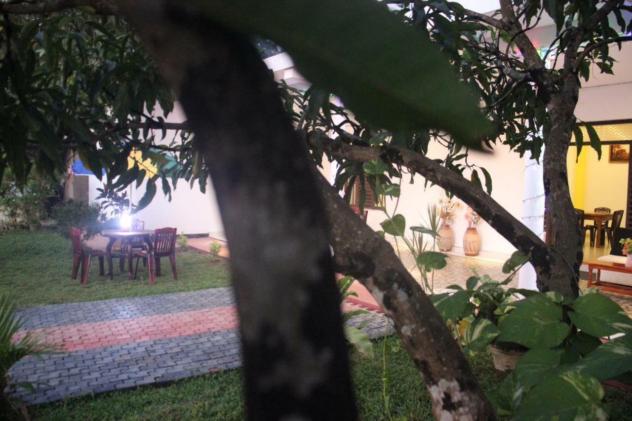 Miheen Hotel & Resort - Anuradhapura มิฮินตาเล ภายนอก รูปภาพ