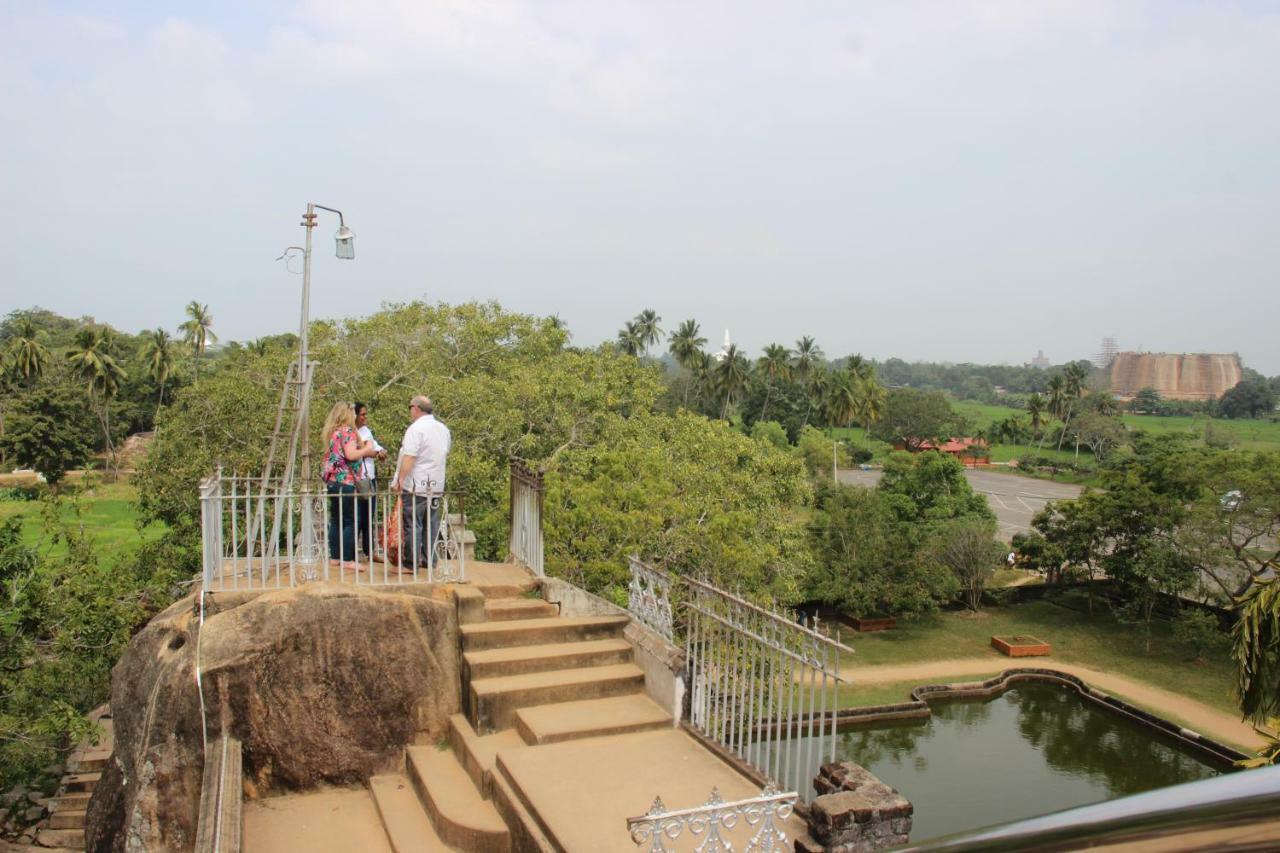 Miheen Hotel & Resort - Anuradhapura มิฮินตาเล ภายนอก รูปภาพ