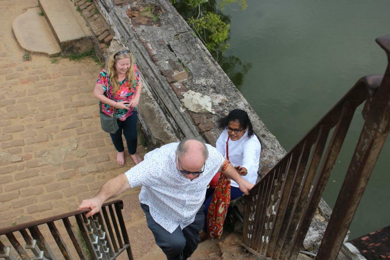 Miheen Hotel & Resort - Anuradhapura มิฮินตาเล ภายนอก รูปภาพ